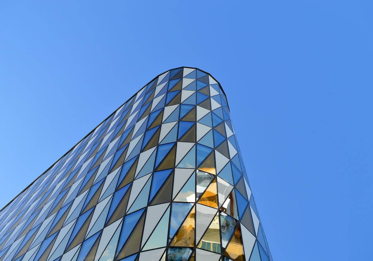 九游APP下载：开启属于你的游戏新世界