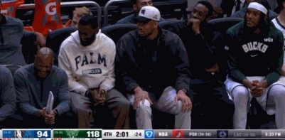 狗子28入口-独行侠会做人！字母弟无球端被犯规罚球得分 两位哥哥替补席鼓掌