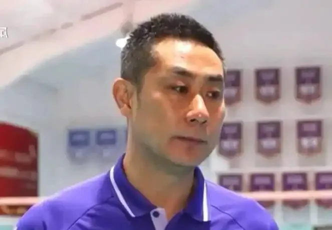 狗子28入口-四强成绩掩盖不住裂痕！天津球迷彻底怒了：陈方，你就是球队罪人|天津女排|队员|执教|教练|赛季_新浪体育_新浪新闻