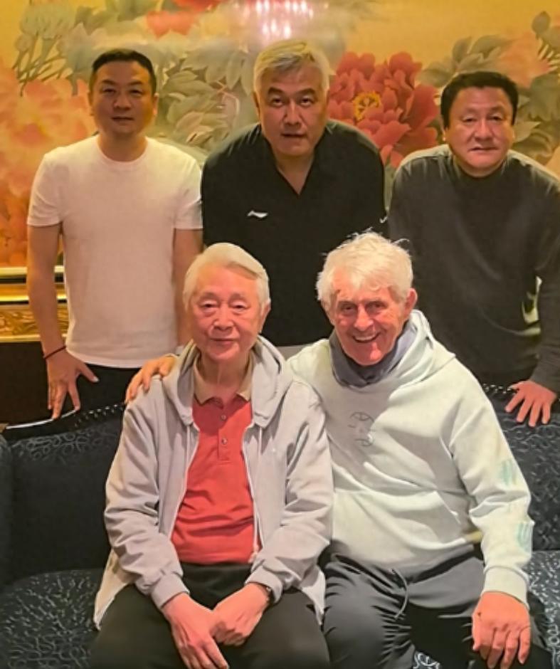 狗子28-世界杯一代北京相聚，米卢，金志扬满头白发，唯独他杨璞和不显老